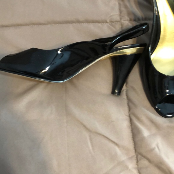 Black patent leather shoe - Picture 2 of 3